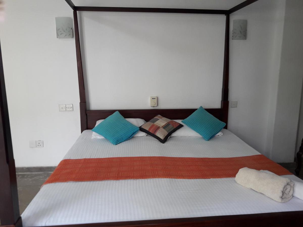 Sea Front Hikkaduwa Apartment Ngoại thất bức ảnh