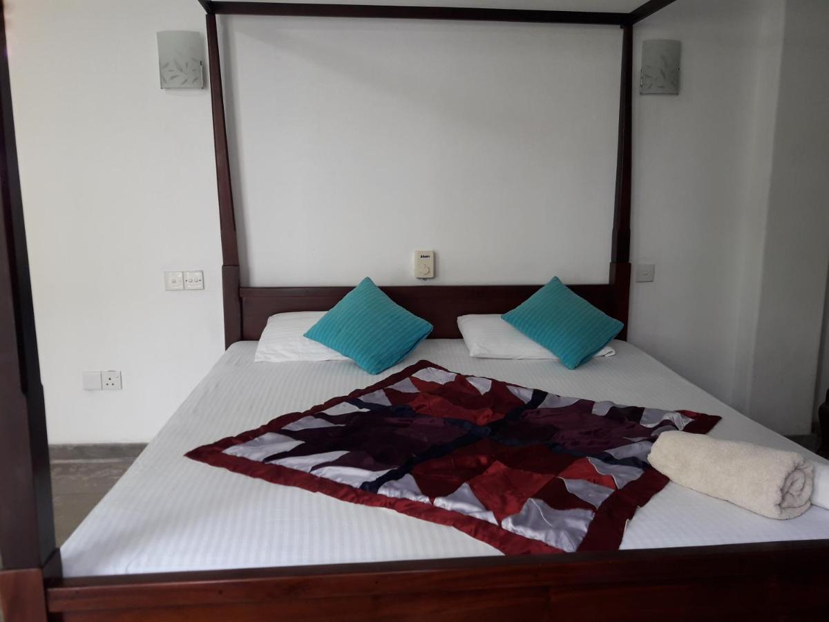 Sea Front Hikkaduwa Apartment Ngoại thất bức ảnh