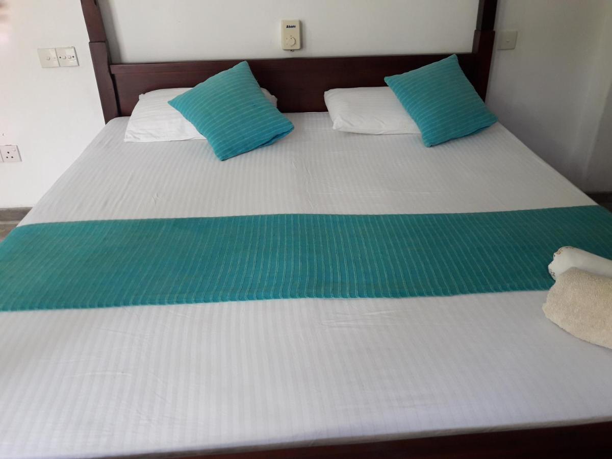 Sea Front Hikkaduwa Apartment Ngoại thất bức ảnh