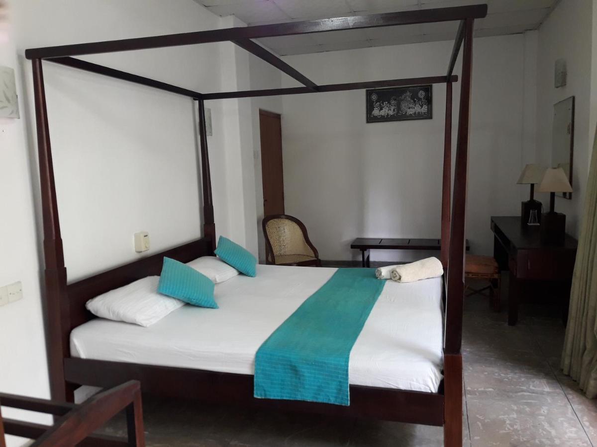 Sea Front Hikkaduwa Apartment Ngoại thất bức ảnh