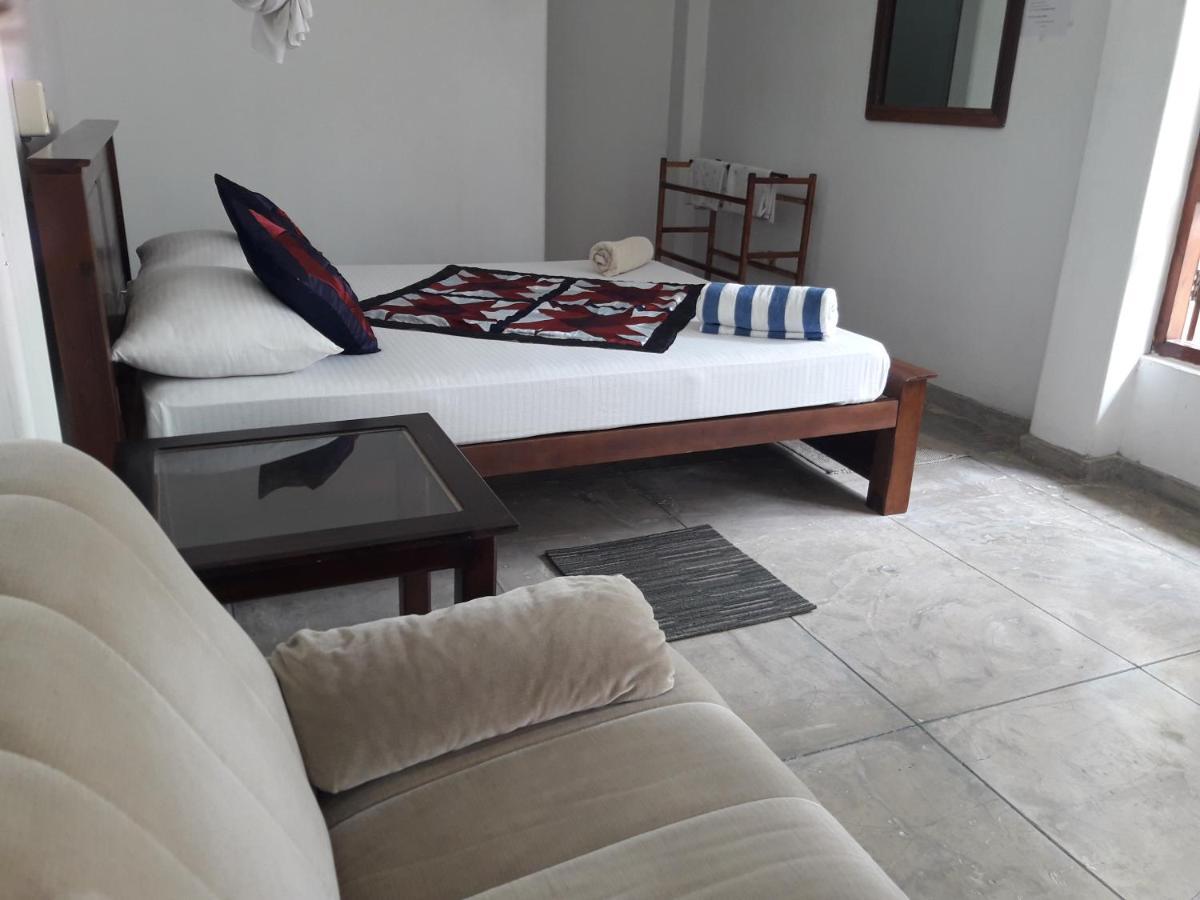 Sea Front Hikkaduwa Apartment Ngoại thất bức ảnh