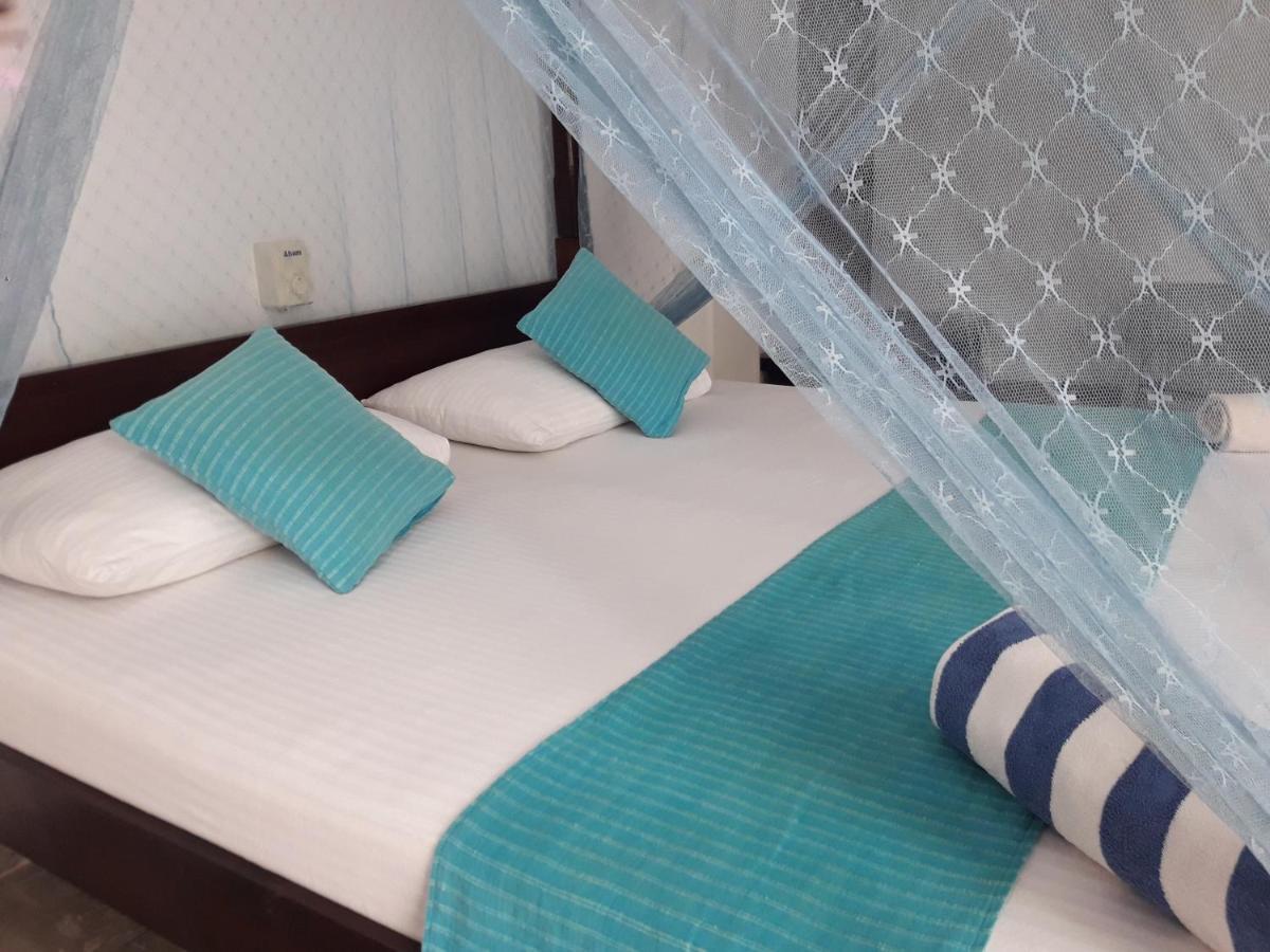 Sea Front Hikkaduwa Apartment Ngoại thất bức ảnh