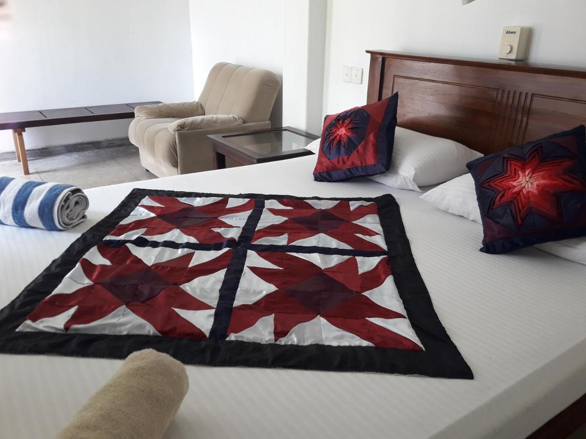 Sea Front Hikkaduwa Apartment Ngoại thất bức ảnh
